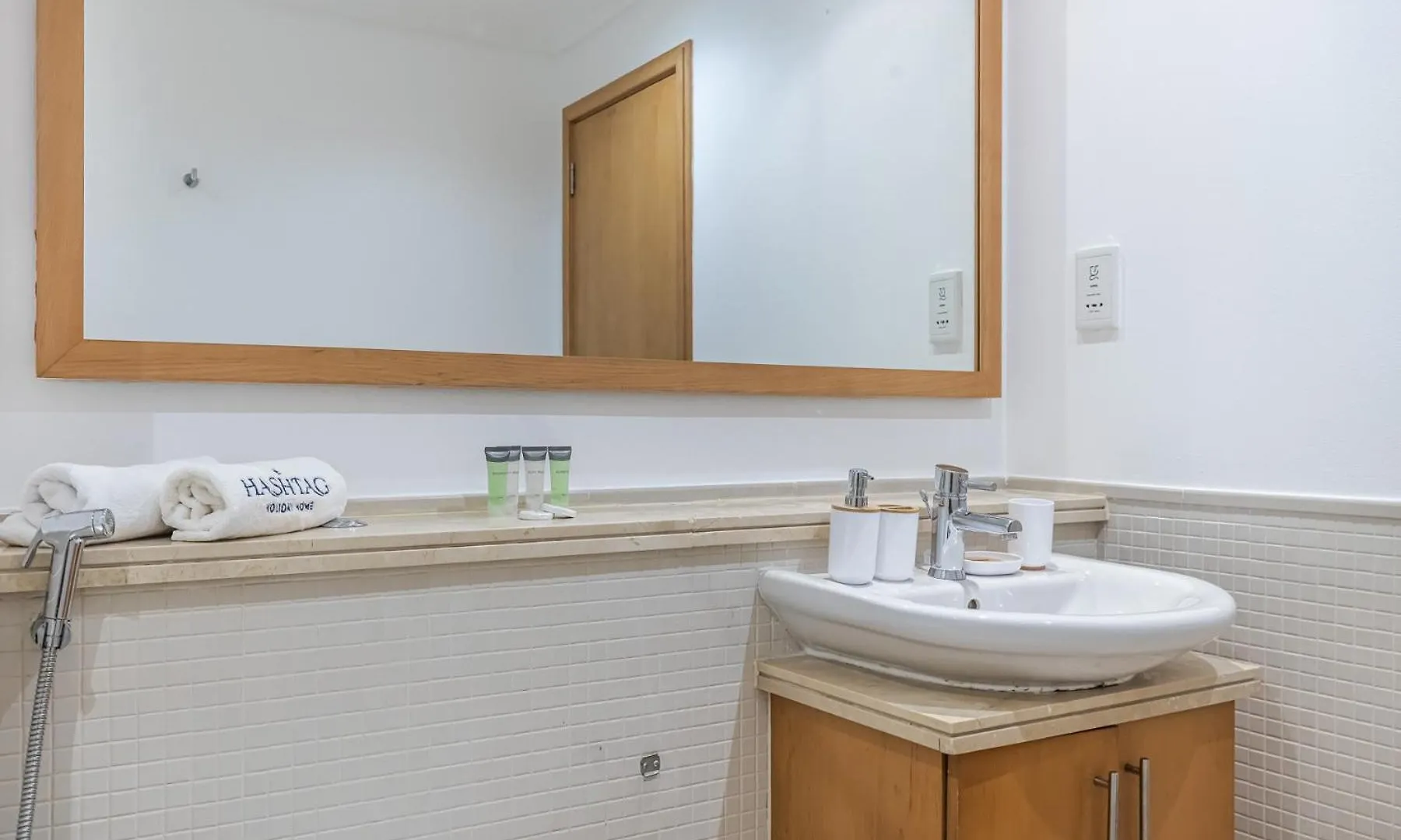 Spacious Modern Apartment In Marina Dubai
