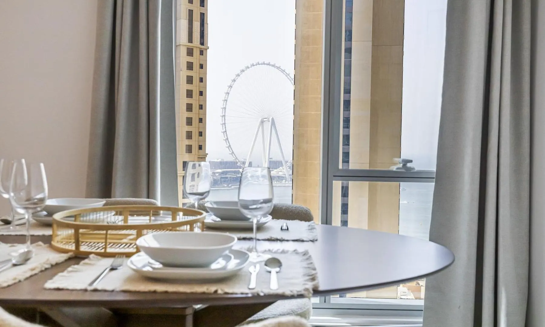 Spacious Modern Apartment In Marina Dubai