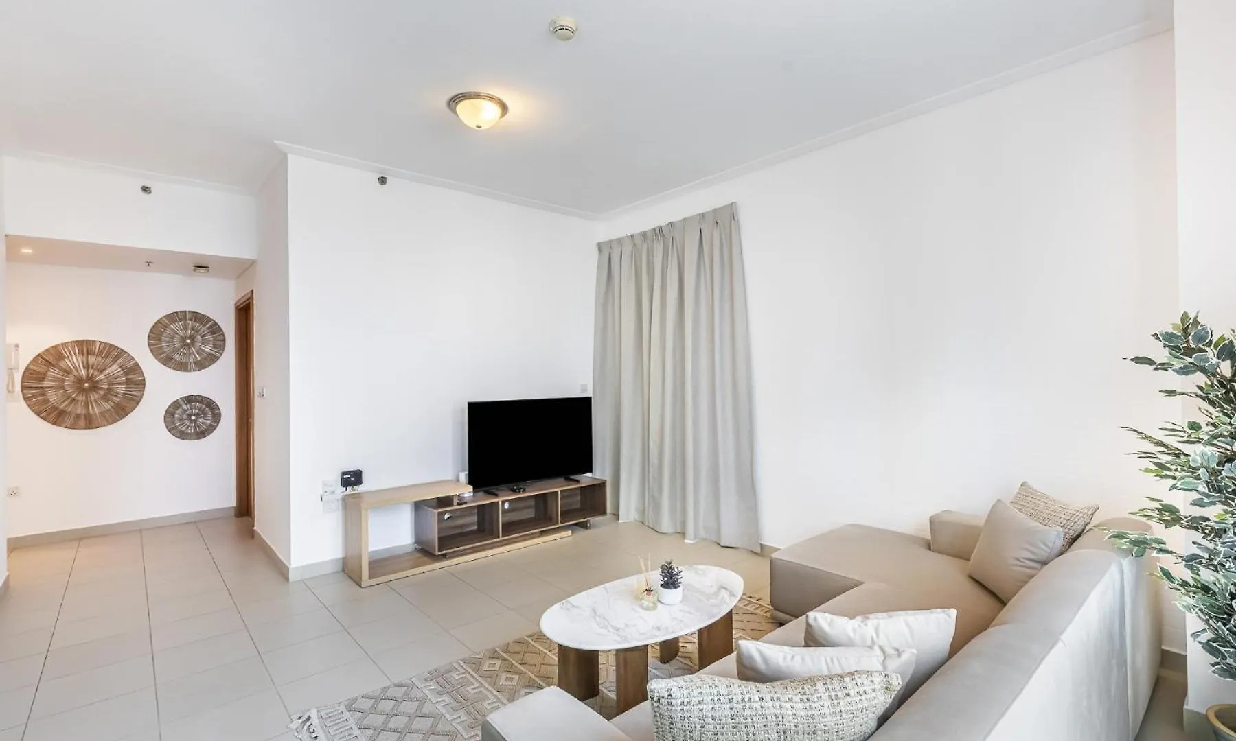 Spacious Modern Apartment In Marina Dubai