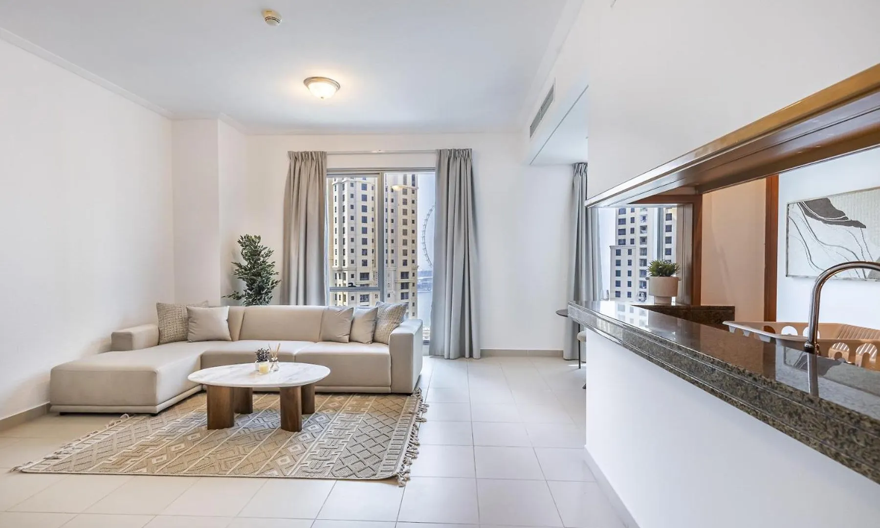 Spacious Modern Apartment In Marina Dubai