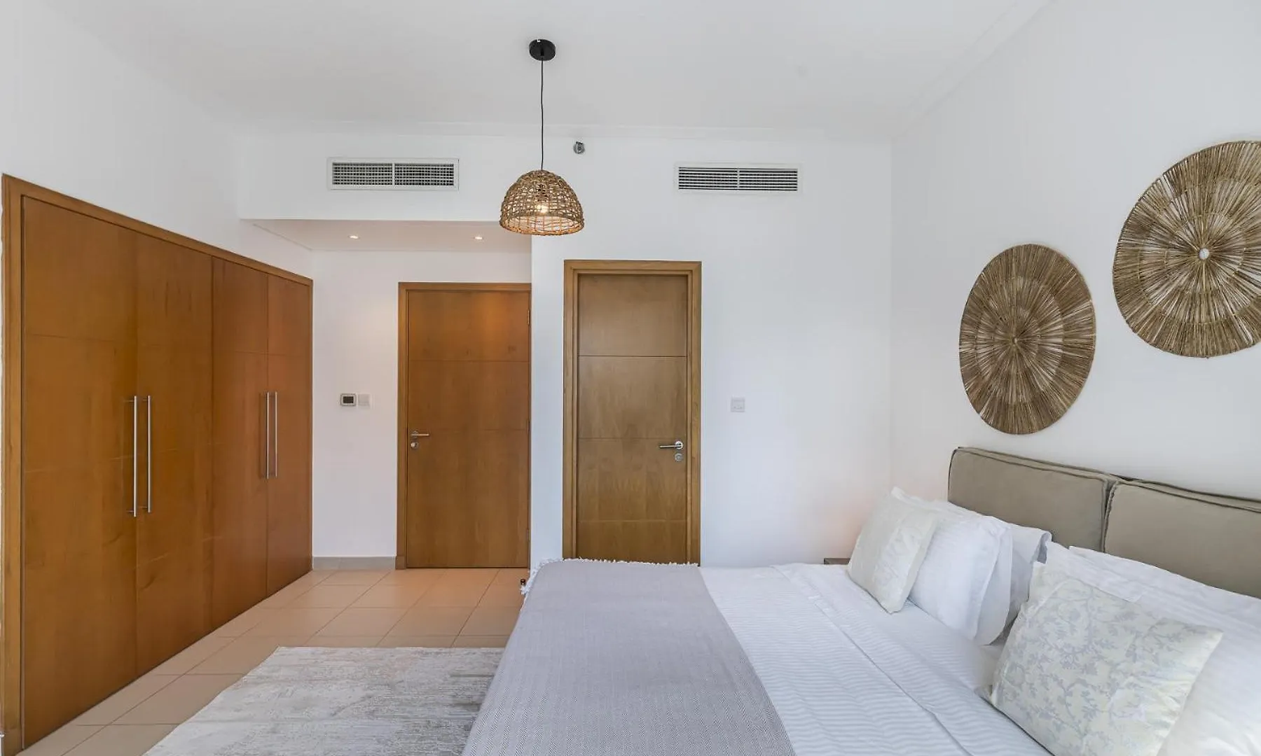Spacious Modern Apartment In Marina Dubai