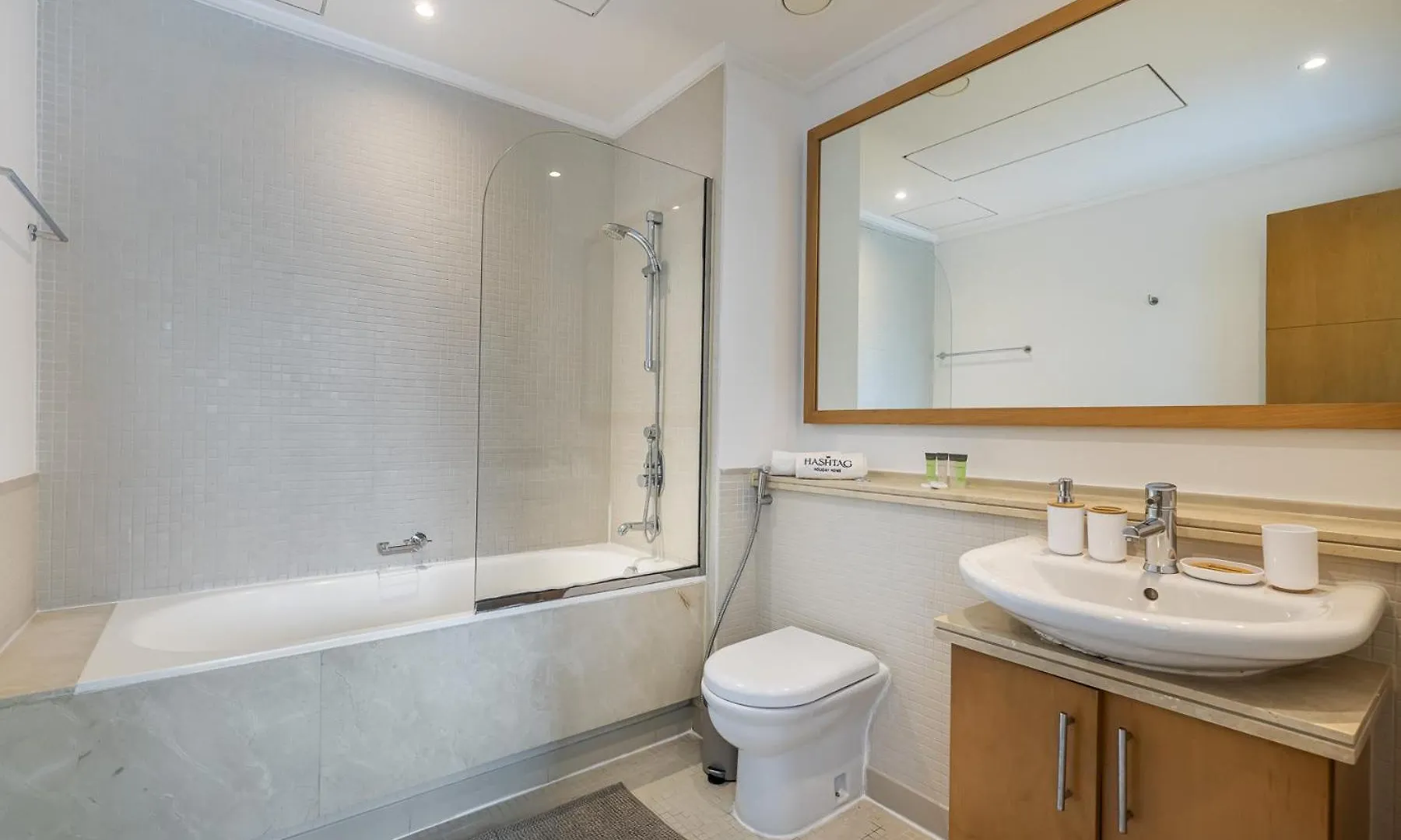 Spacious Modern Apartment In Marina Dubai
