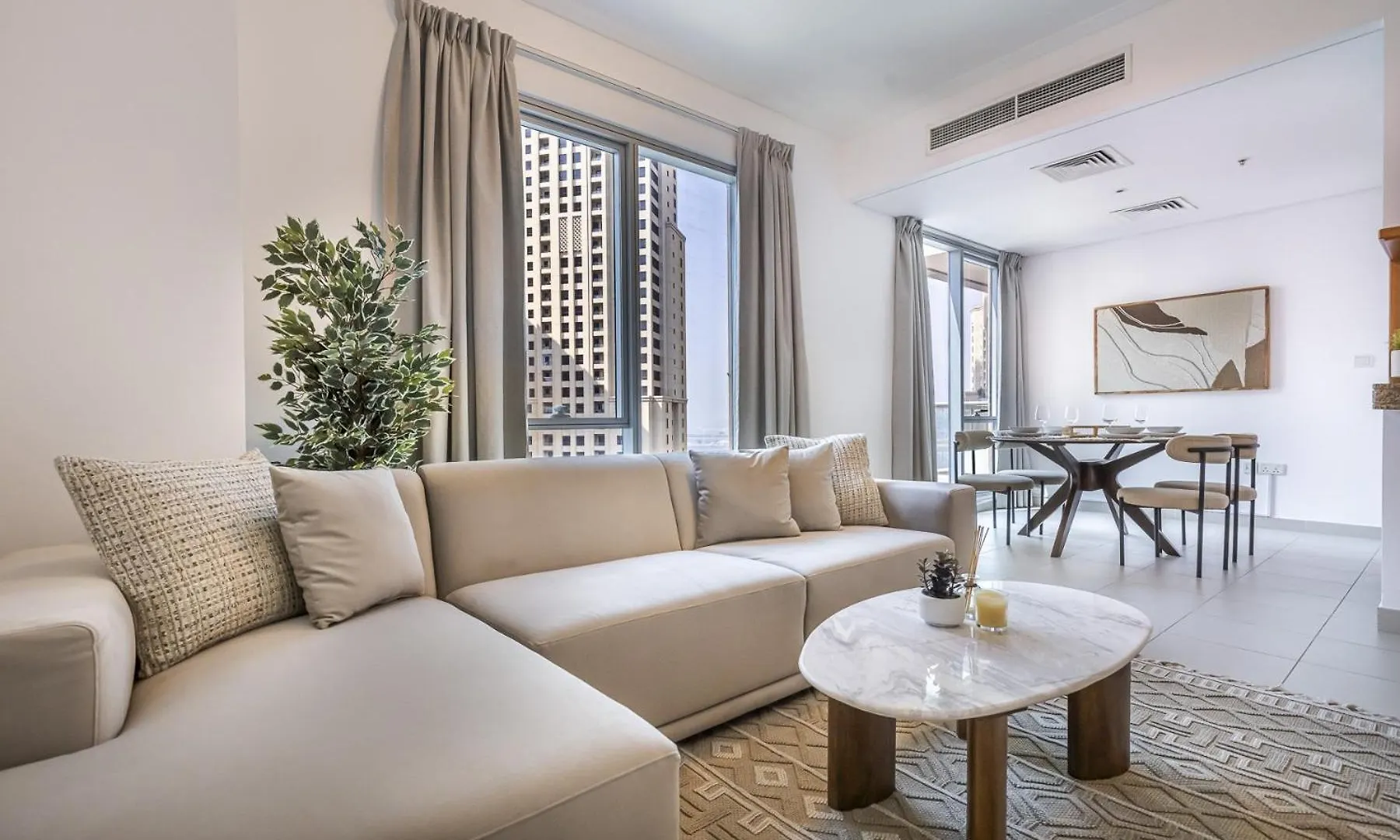 Spacious Modern Apartment In Marina Dubai