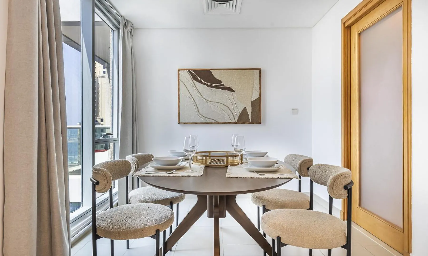 Spacious Modern Apartment In Marina ドバイ